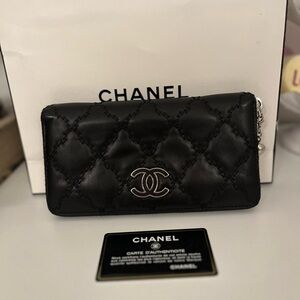 ❌SOLD❌Chanel Black Quilted Hampton Wallet
